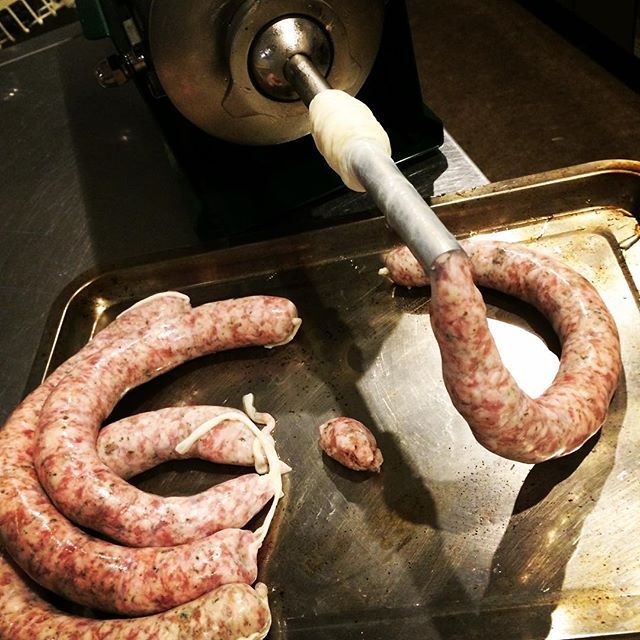Почему свиная черева рвётся при набивке и как это исправить
